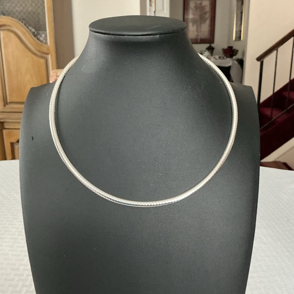 Choker/Collar Silver Tone Necklace - Picture 1 of 4